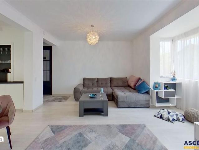 EXPLOREAZA 3D! Nobiliara proprietate, in vila, cu 50 mp gradina, Tract