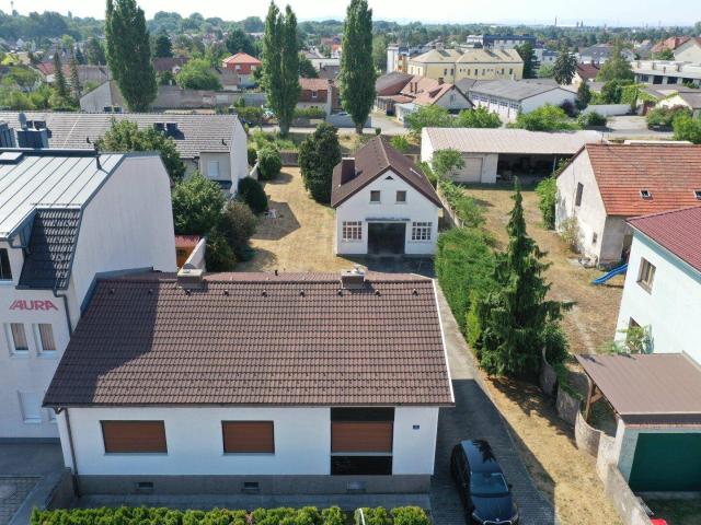 Exposé – Einfamilienhaus mit großem Grundstück und vielseitigem Nebengebäude in Leobersdorf