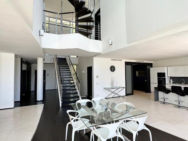 Exquisita casa unifamiliar con vistas al mar en Sierra Blanca