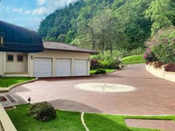 Exquisita Casa en Venta en Valle Escondido