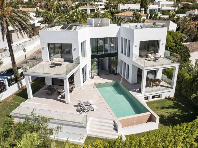 Exquisita villa de lujo en la prestigiosa comunidad de Marbe. 660m² Marbella