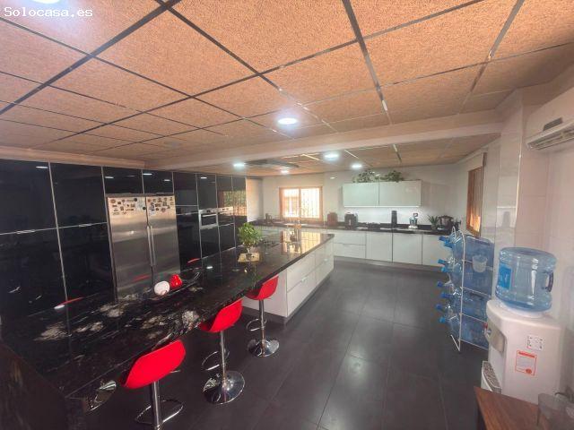 Exquisita Villa en La Alcoraya: Un Oasis de Lujo y Confort