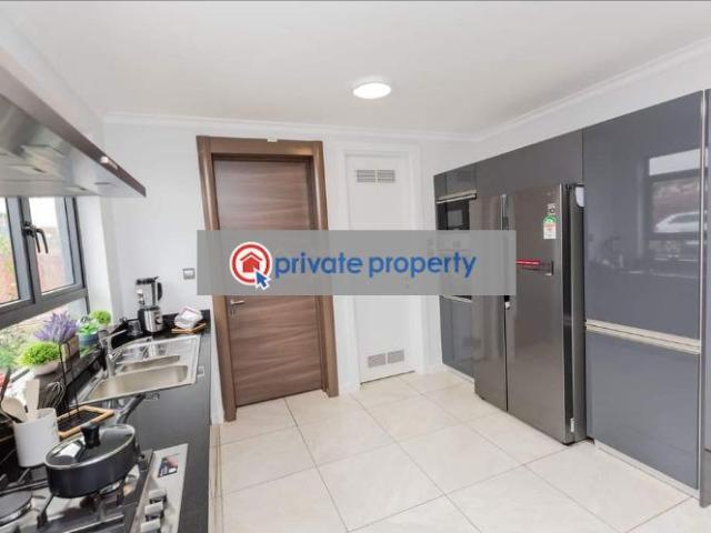 Exquisite 4 Bedroom Maisonette All Ensuite With Dsq/familyrm In Southc