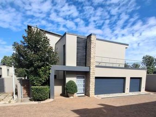 exquisite contemporary cluster livin.