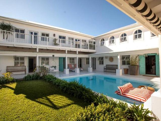 Exquisite Dual Living Courtyard Home in Plettenberg Bay – A Private Oasis a short meander from So