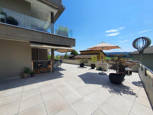 Exquisite, neuwertige Terrassenwohnung an sonnenverwhnter Hanglage