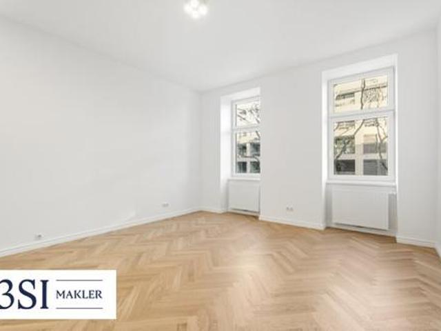 Exquisite Wohnqualität: Frisch sanierter Altbau mit Balkon
