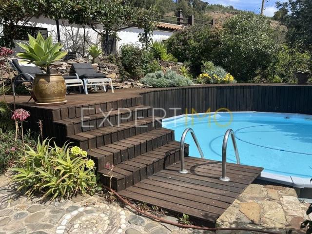 Ext: 7042. Descubra esta encantadora moradia T2 isolada loca. 148m² Santa Catarina Da Fonte Do Bispo