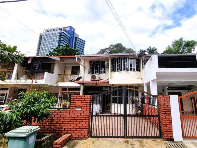 EXTENDED 5 BEDROOMS 2 Storey Jalan Bukit Raja Taman Seputeh