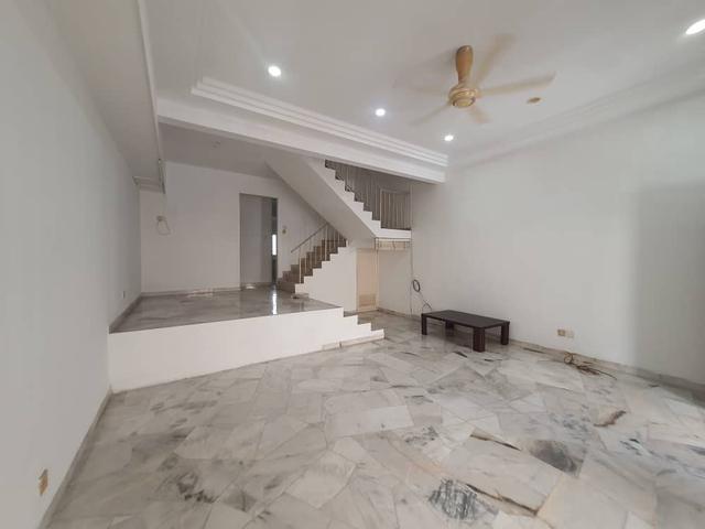 Extended 2 Storey Landed House Taman Universiti Indah Seri Kembangan