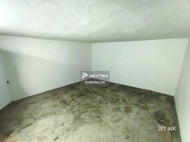 Extended kitchen and side area enhance usability, while built in wardrobes and 5 airconds add comfort. Equipped with auto gate and located in a gated and guarded community—perfect for family living
