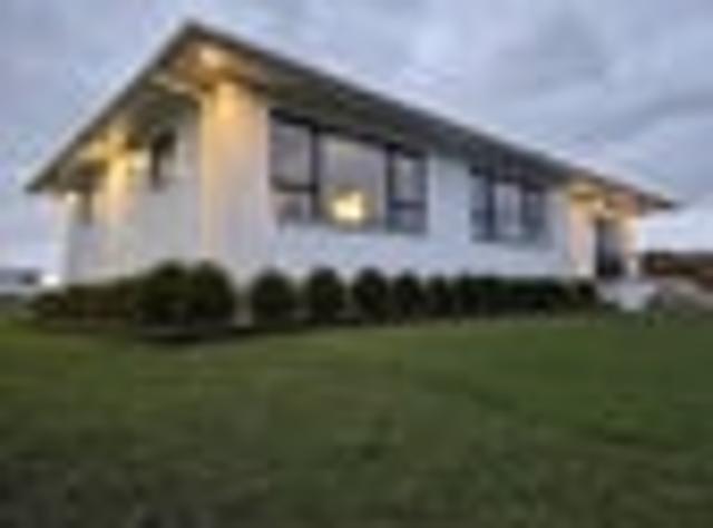 EXTENSIVELY RENOVATED ENTERTAINER'S DREAM