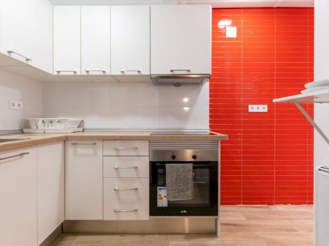 Exterior room on Calle Paseo de Moreras