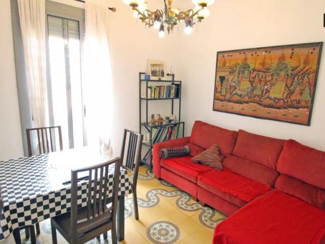 Exterior room with ample storage in shared apartment, Eixample