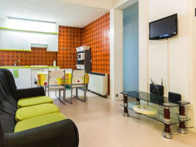 Exterior room with heating in shared apartment, Atocha and Delicias