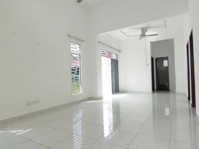 Extra tanah besar Semi D Teres di Salak Pekerti Salak Tinggi