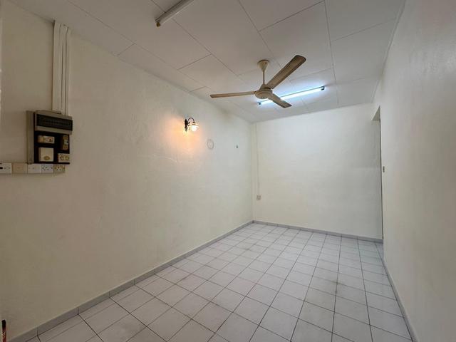 Extra Big 1600sqft Single Storey Terrace Taman Angsana