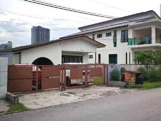 Extra Land At Side Single Storey Bungalow Jalan Enggang Utara Taman