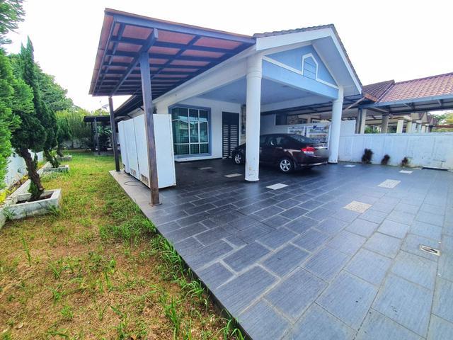 Extra Land Freehold MCL End Lot Semi D Setingkat Duyong Melaka