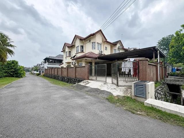 EXTRA LAND 10FT ENDLOT Double Storey Terrace Seksyen 8 Shah Alam