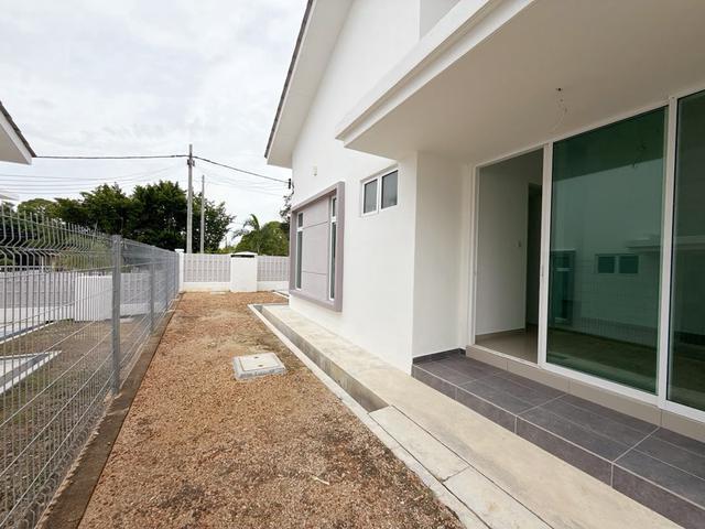 Extra Land 10ft Freehold Full Loan Single Storey Semi D Ayer Molek