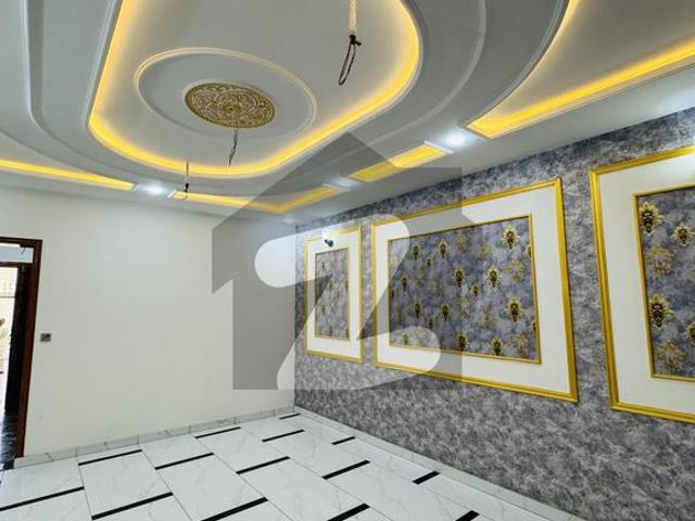 Extraordinary 8 marla house for sale at prime location of bosan road