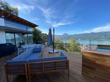 EXTRAORDINARIA CASA CON UNA VISTA ESPECTACULAR AL LAGO