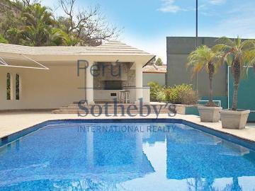 Extraordinaria Casa en La Planicie con piscina y cancha de tennis iluminada