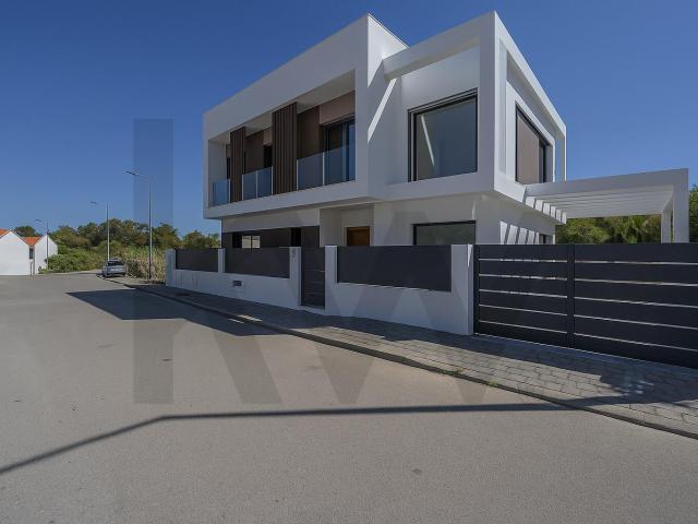 Extraordinária Moradia T4 Foros da Amora