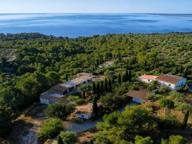 Extraordinaria Propiedad Rural con 850 m2 Construidos, Vistas al Mar y Gran Potencial Turístico