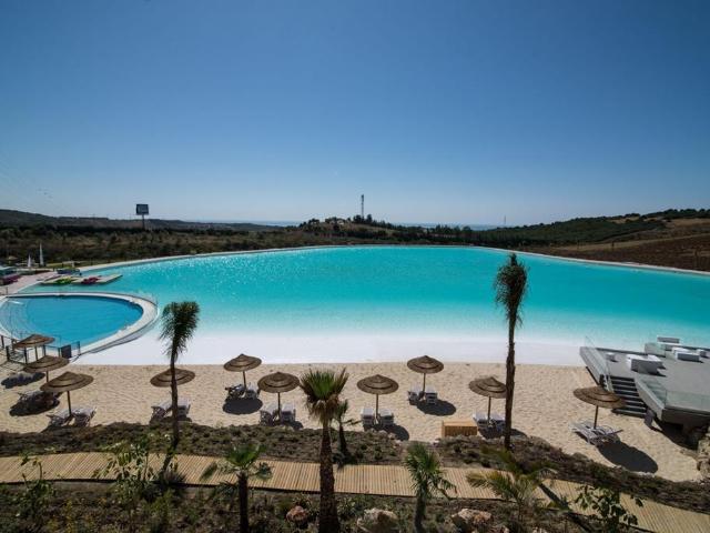 EXTRAORDINARIAS VIVIENDAS DE LUJO JUNTO A PLAYA ARTIFICIAL Y CAMPO GOLF