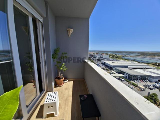 Extraordinário apartamento T3 com vista Ria Formosa, estacionamento e arrecadação