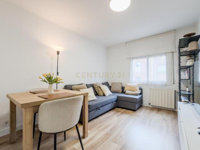 EXTRAORDINARIO PISO EN L´HOSPITALET INTEGRALMENTE REFORMADO