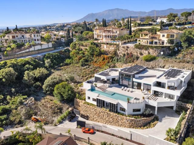 Extraordinario retiro de Hilltop Con vistas al Mediterráneo