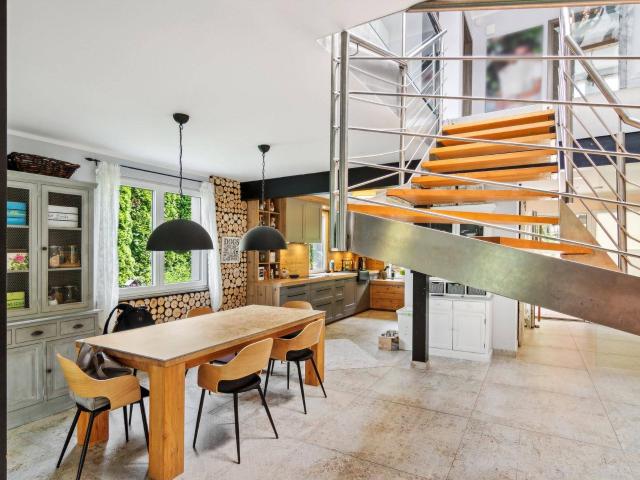 Mehrgenerationenhaus mit Pool, Garten und Einliegerwohnung