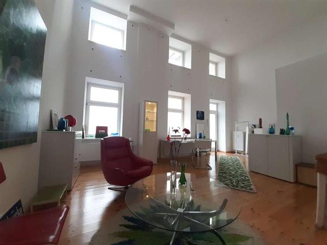 Extravagantes Loft Studio in Berliner Toplage 5 Meter Raumhöhe