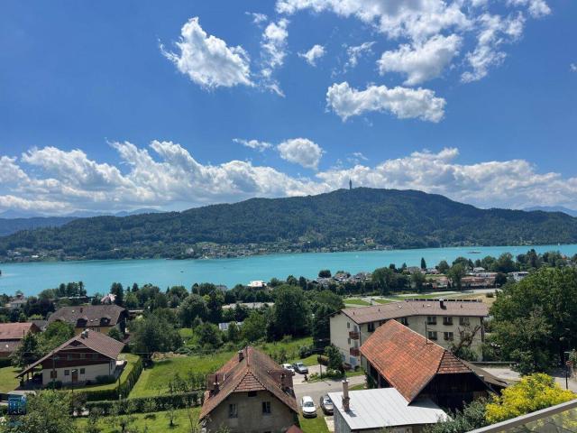 Extravagantes Wohnen am Wörthersee 152 m² große Seeblickterrassenwohnung mit TG/Carport mit MIETER zu verkaufen!
