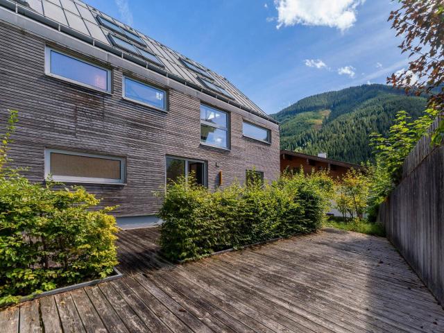 Extravagantes Wohnhaus mit vier Einheiten in Toplage