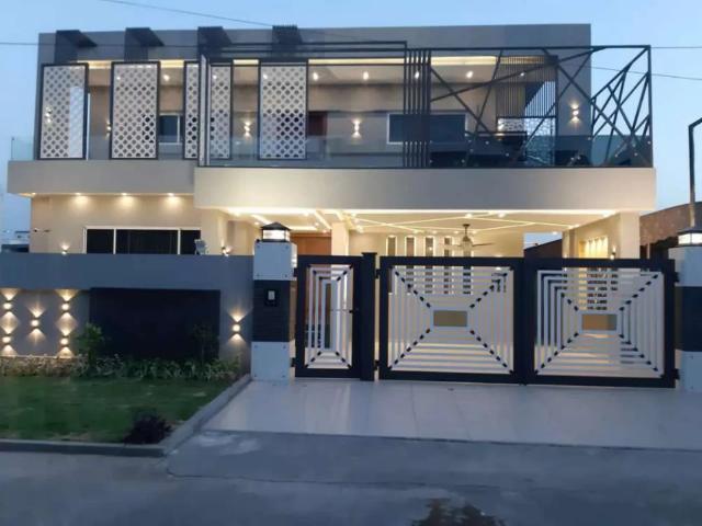 Extremely beautiful house in DC colony gujranwala ID 03099
