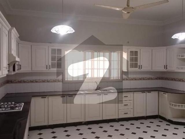 Extremely well maintained with pool bungalow for rent dha phase 6