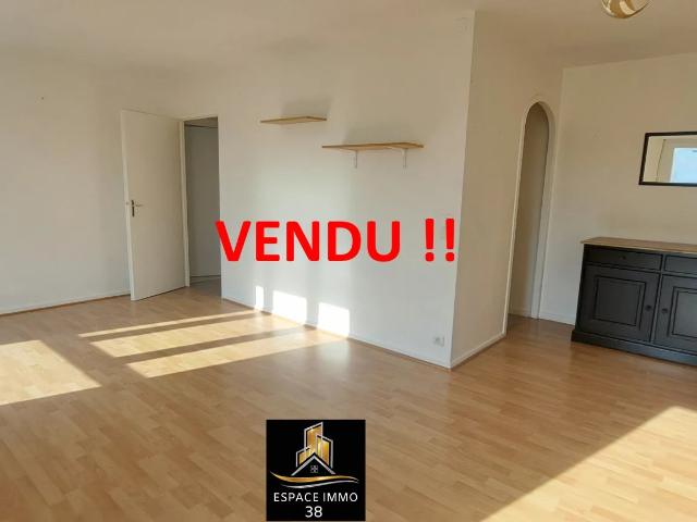 Eybens Appartement T4 en dernier étage, possibilité de garage
