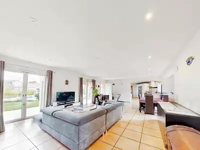 Eyguières 13430 Achat / Vente maison 5 pièces t5 au dernier étage piscine