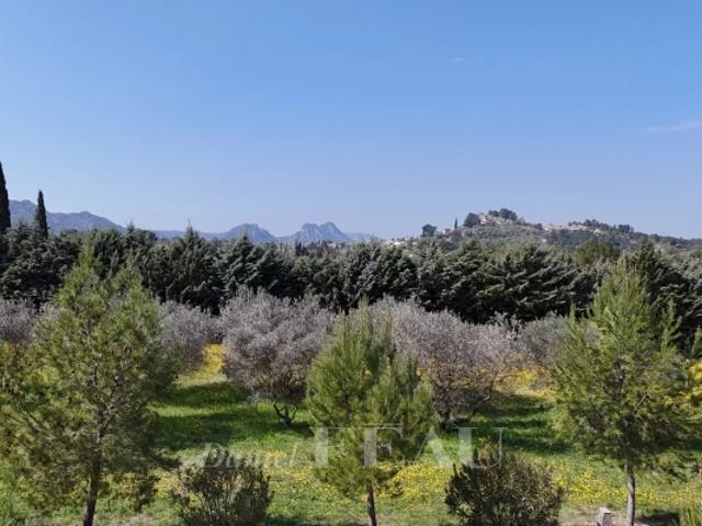 Eygalières Propriété avec vue à rénover