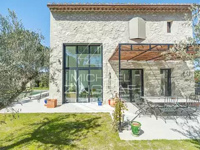 Eygalières 13810 Achat / Vente maison 5 pièces t5 piscine