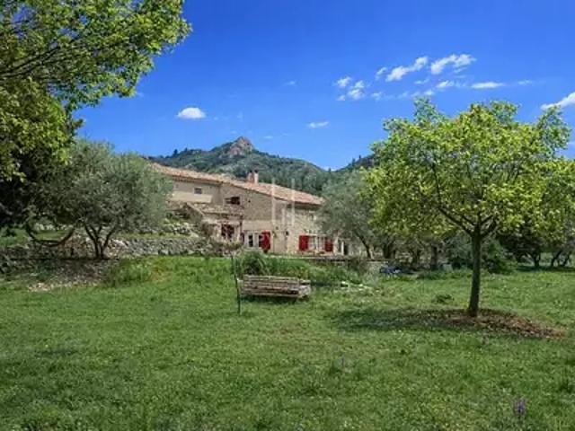 Eygalières 13810 Achat / Vente maison 8 pièces t8 terrasse cave