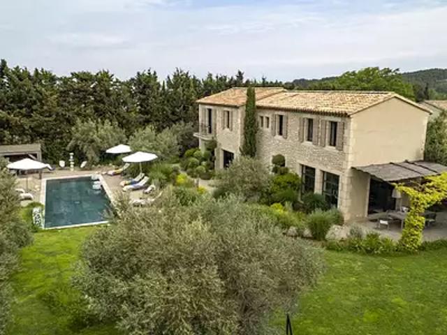 Eygalières 13810 Achat / Vente maison 8 pièces t8 piscine