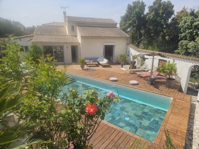Eyragues Maison 4 Chambres Avec Beau Terrain Et Piscine 150m² Eyragues