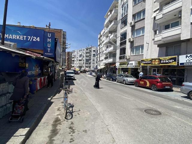 Eys'den Yeşilyurtta Cadde Üzeri 2+1 90m2 İçi Temiz Acil Satılık