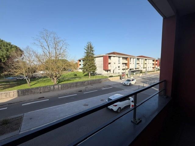 EYSINES APPARTEMENT TYPE 2 AVEC BALCON ET PARKING