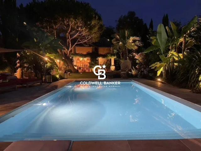 EYSINES BOURG: Villa de 300m2, 4ch, jardin et piscine